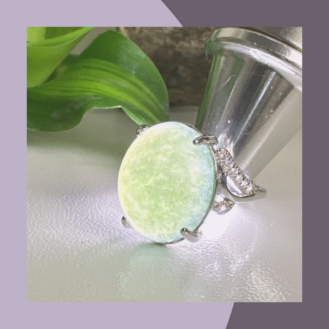 冰綠蛋面翡翠戒指 · 天然緬甸翡翠| M06408