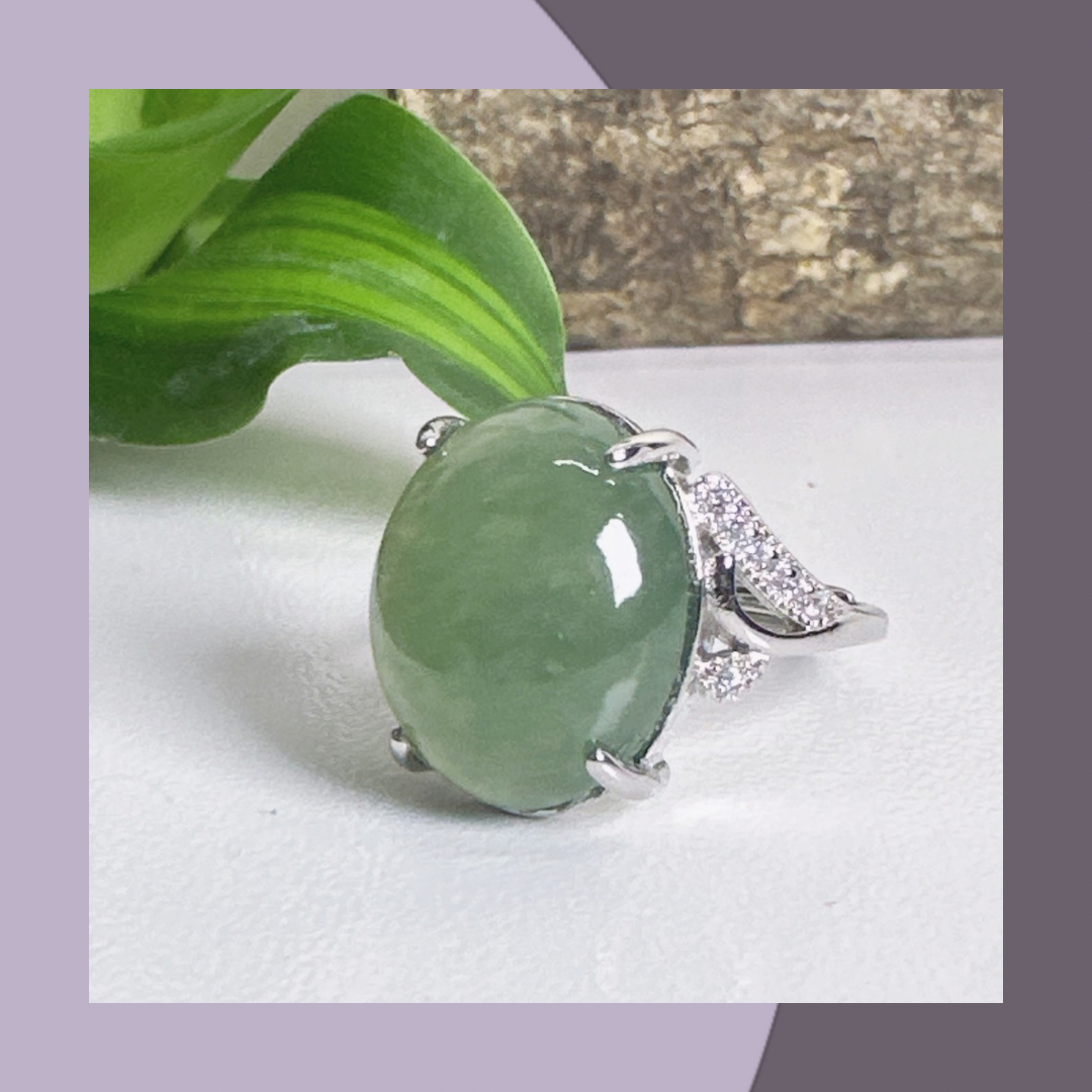 冰綠蛋面翡翠戒指 · 天然緬甸翡翠| M06408