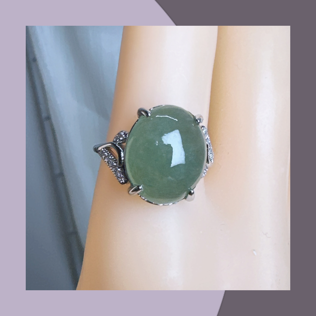 冰綠蛋面翡翠戒指 · 天然緬甸翡翠| M06408