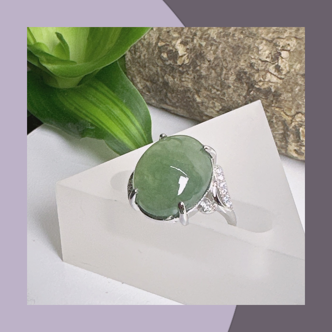 冰綠蛋面翡翠戒指 · 天然緬甸翡翠| M06408