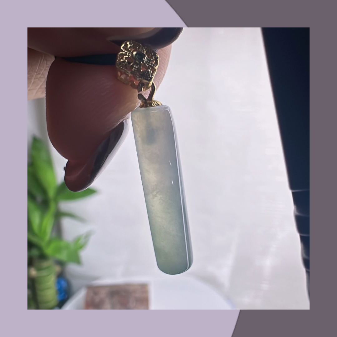 半山水翡翠柱子吊墜 · 天然緬甸翡翠｜ M024156